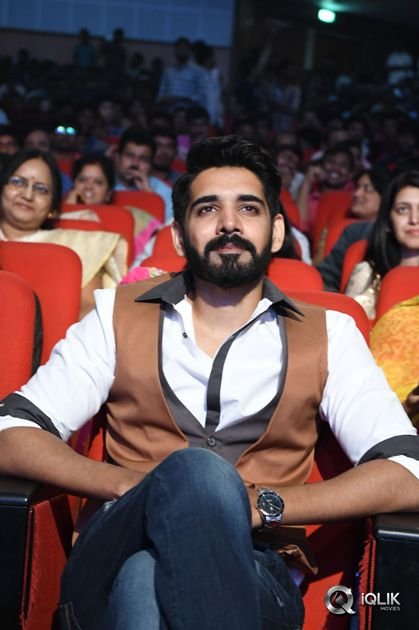 Aatadukundam-Raa-Movie-Audio-Function